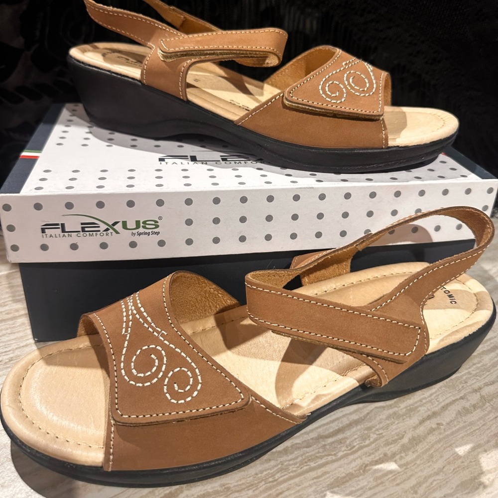 Flexus by Spring Step , a women's comfort sandal from Italy.
Size 10